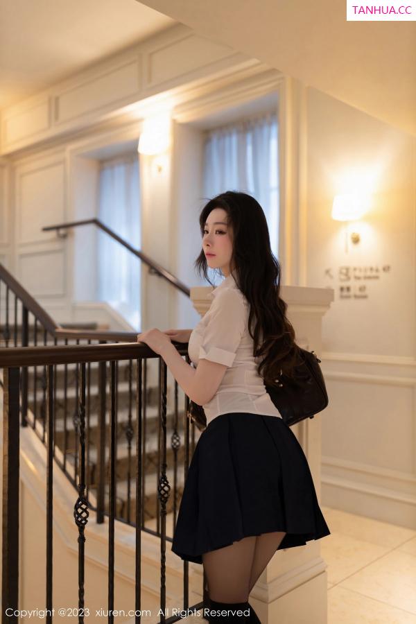 逗逗DouDou  [XiuRen]高清写真图 2023.11.16 No.7674 小逗逗 短裙黑丝第2张图片